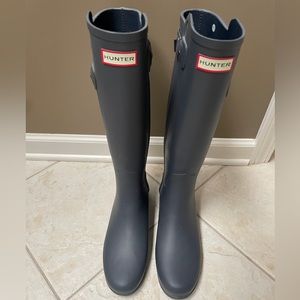Hunter Boots Women’s Matte Slate Gray Size 9 Barely Worn adjustable back strap